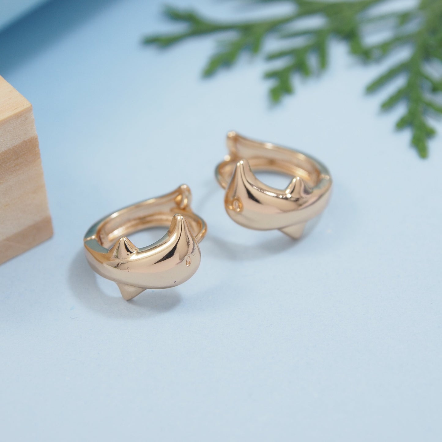 Delphine Huggie Hoops | 18k Gold Anti-Tarnish Dolphin Hoop Earrings