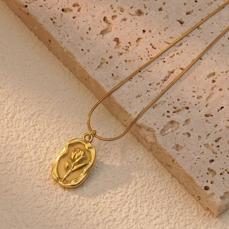 Finish Minimal Gold Chain Necklace with Floral Pendant