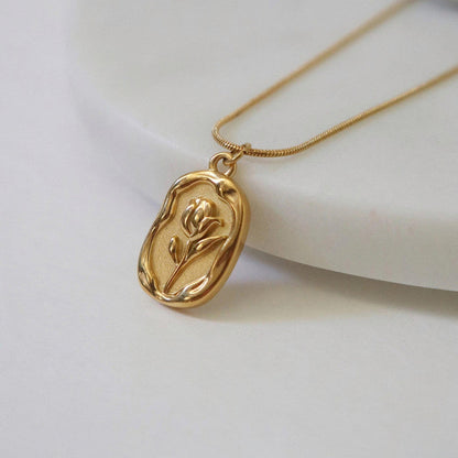 Finish Minimal Gold Chain Necklace with Floral Pendant
