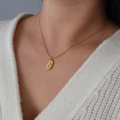 Finish Minimal Gold Chain Necklace with Floral Pendant